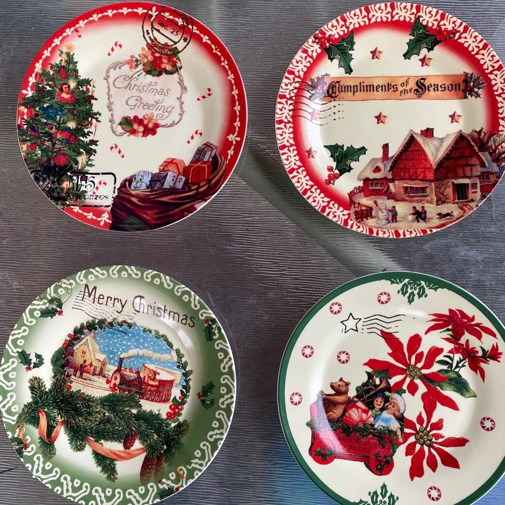 Classic Christmas Plates